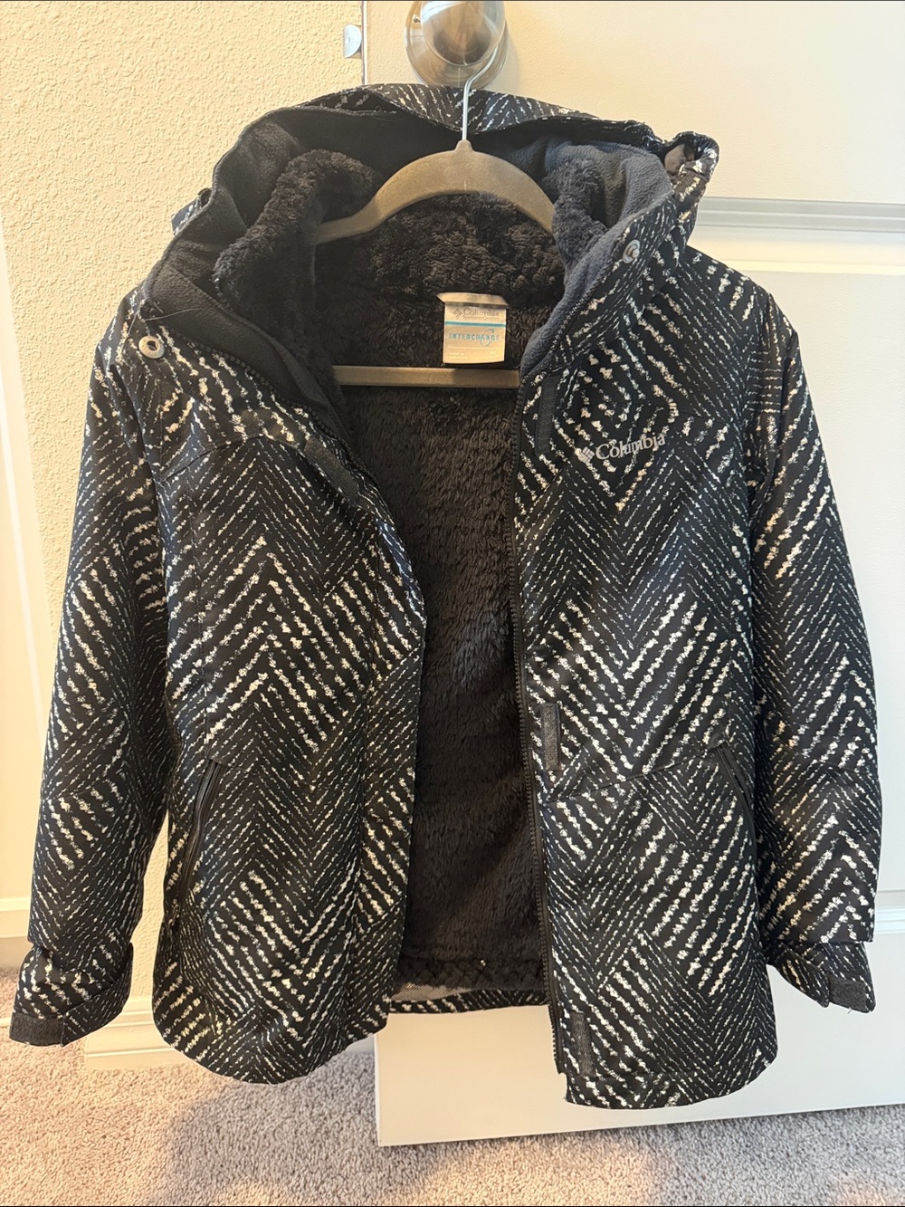 Columbia Black & White Patterned Insulated Hooded Ski Jacket